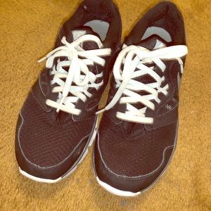 Black Nike Flex Experience Run 3s